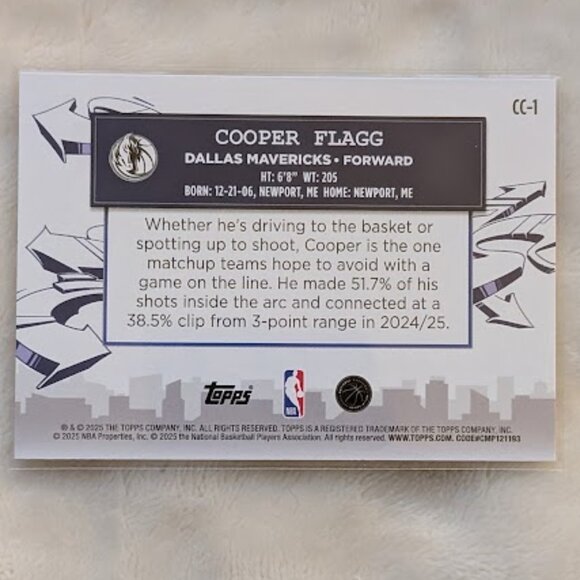 2025 Topps Cooper Flagg Rookie Card "Clutch City" - Picture 3 of 3